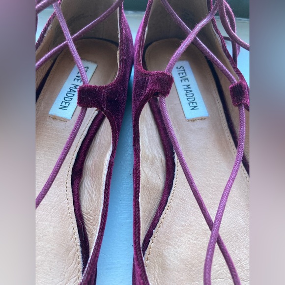 Steve Madden Lecrew burgundy Velvet Lace up flats in size 7.5. Like new! - Picture 9 of 14